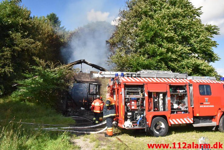 Gårdbrand. Vesterlundvej ved Vesterlund. 13/07-2016. Kl. 16:50.