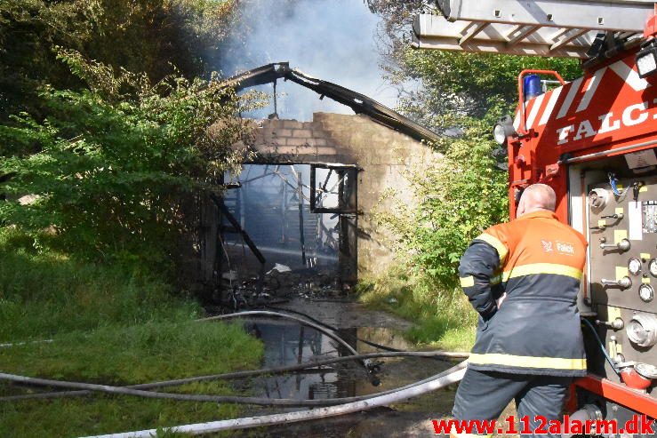 Gårdbrand. Vesterlundvej ved Vesterlund. 13/07-2016. Kl. 16:50.