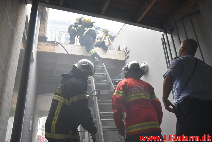 Brand i Etageejendom. Foldegade i Vejle. 21/07-2016. Kl. 10:05.