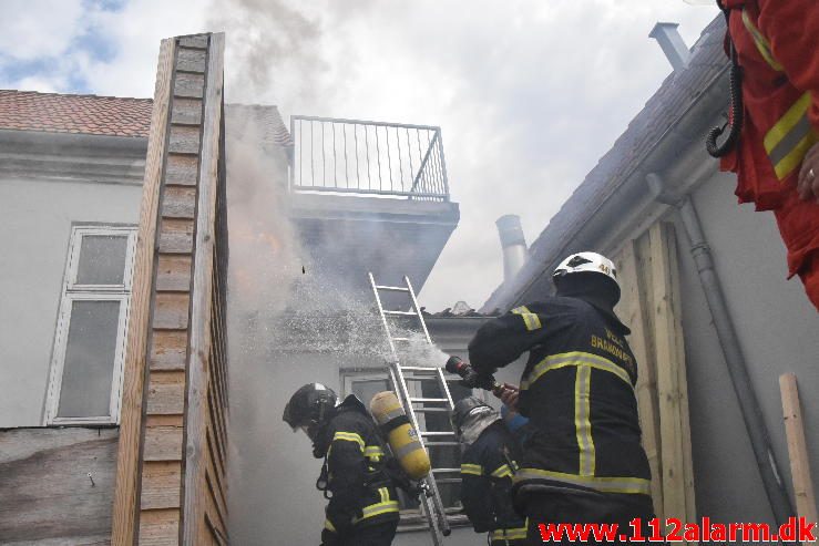 Brand i Etageejendom. Foldegade i Vejle. 21/07-2016. Kl. 10:05.