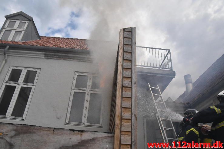 Brand i Etageejendom. Foldegade i Vejle. 21/07-2016. Kl. 10:05.