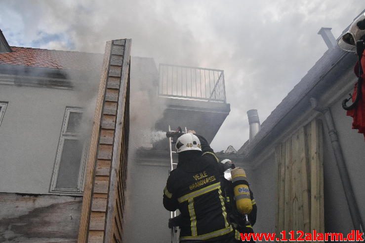 Brand i Etageejendom. Foldegade i Vejle. 21/07-2016. Kl. 10:05.