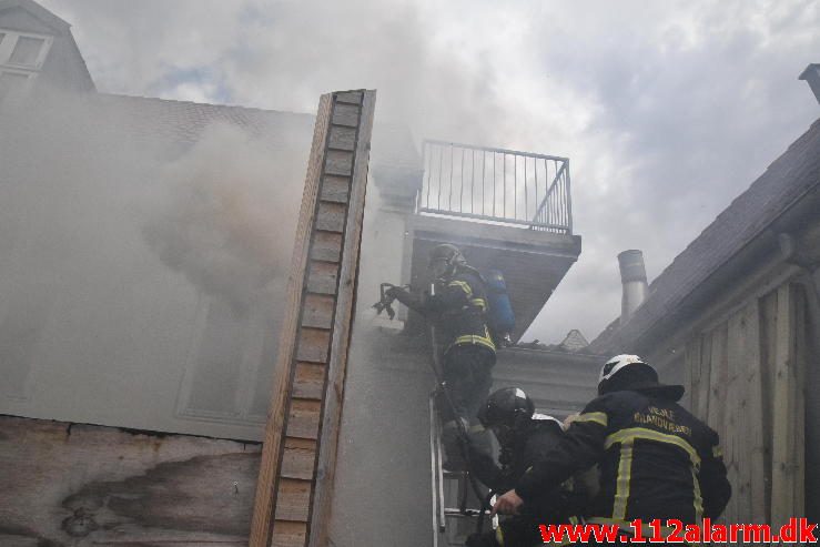 Brand i Etageejendom. Foldegade i Vejle. 21/07-2016. Kl. 10:05.