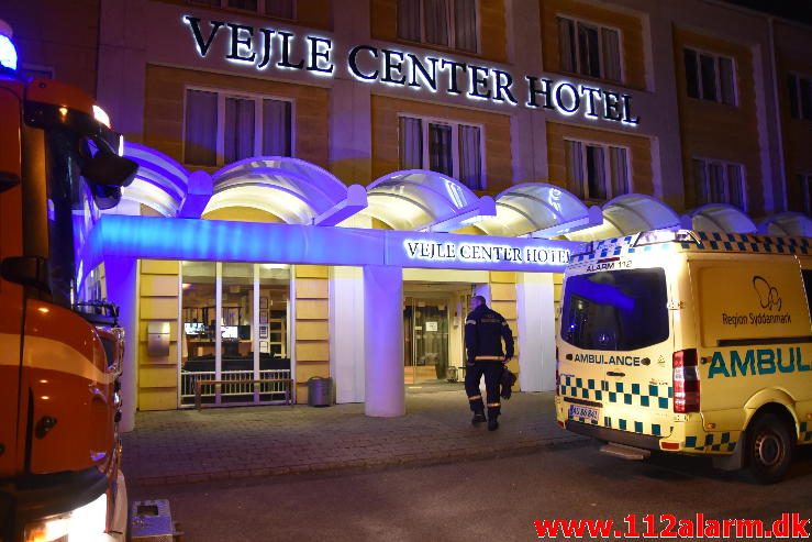 Et barn fik sit hovede i klemme under en radiator. Vejle Center Hotel. 23/07-2016. Kl. 03:32.
