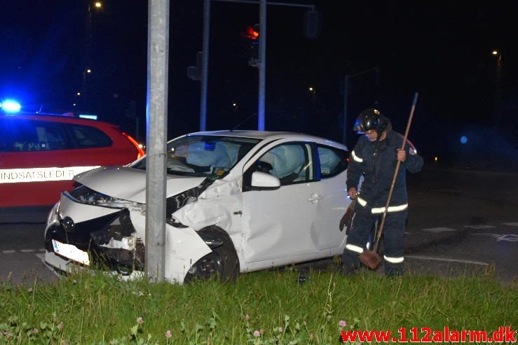 Færdselsuheld med fastklemt. Horsensvej og Juelsmindevej i Vejle. 28/07-2016. Kl. 23:04.