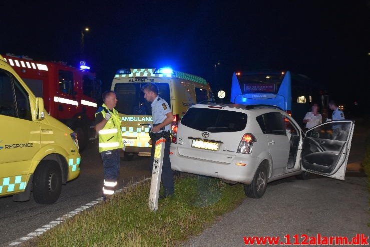 Færdselsuheld med fastklemt. Horsensvej og Juelsmindevej i Vejle. 28/07-2016. Kl. 23:04.