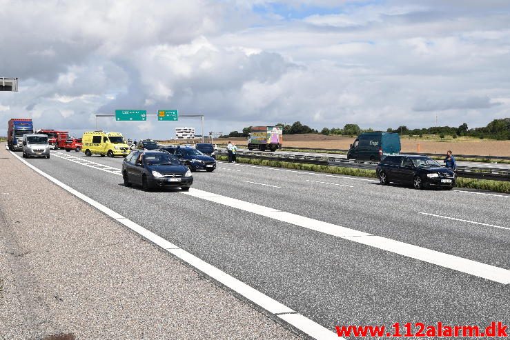 Trafikuheld på Østjyske Motorvej Mellem DTC og Horsensvej i Vejle. 04/08-2016. Kl. 13:11.