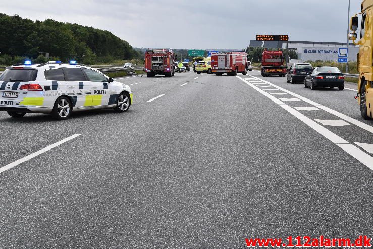 Trafikuheld på Østjyske Motorvej Mellem DTC og Horsensvej i Vejle. 04/08-2016. Kl. 13:11.