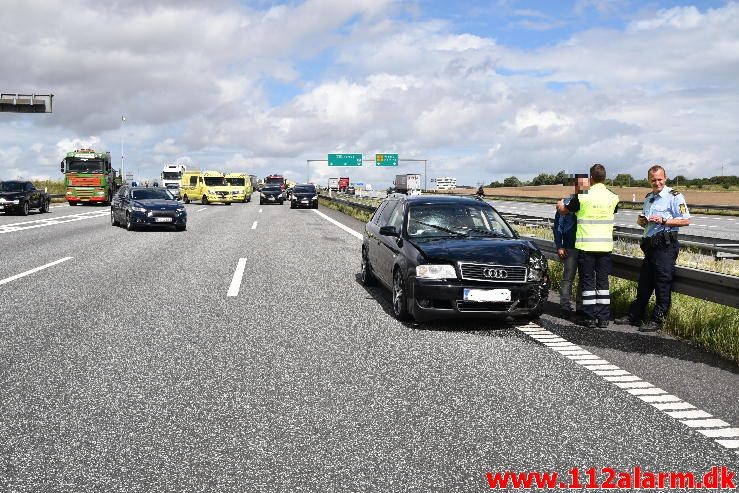 Trafikuheld på Østjyske Motorvej Mellem DTC og Horsensvej i Vejle. 04/08-2016. Kl. 13:11.