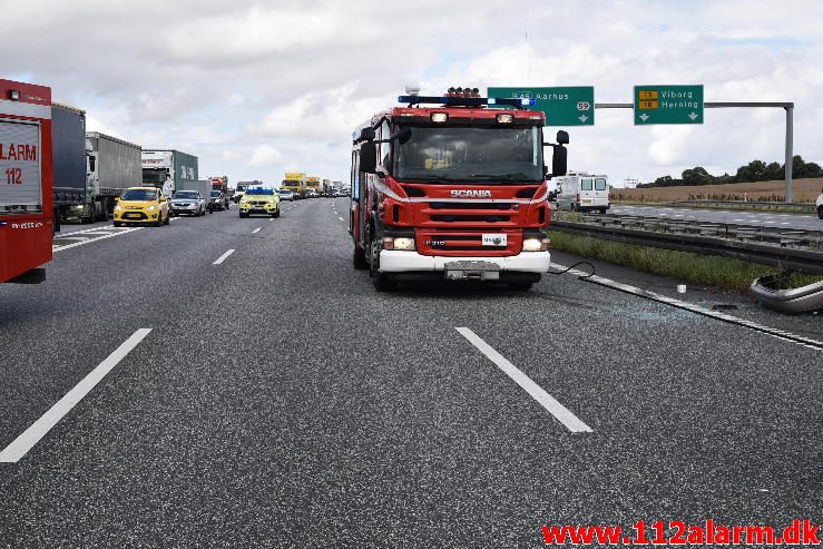 Trafikuheld på Østjyske Motorvej Mellem DTC og Horsensvej i Vejle. 04/08-2016. Kl. 13:11.