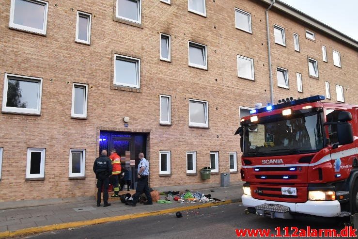 Brand i Etageejendom. Roarsvej 15 i Vejle. 09/08-2016. Kl. 5:38.