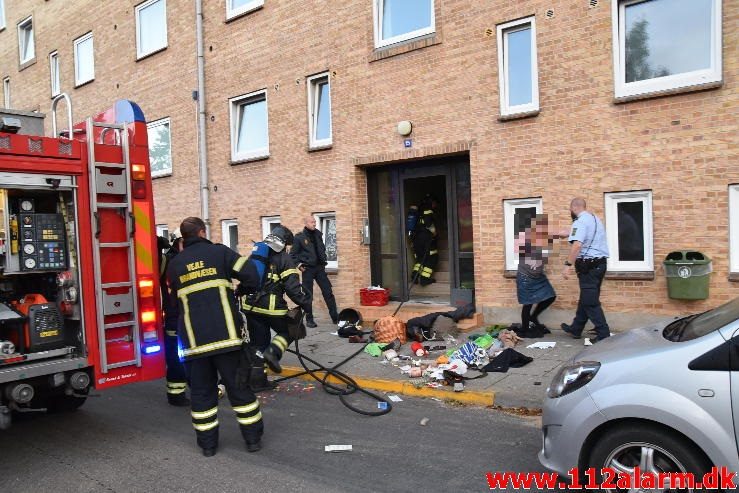 Brand i Etageejendom. Roarsvej 15 i Vejle. 09/08-2016. Kl. 5:38.