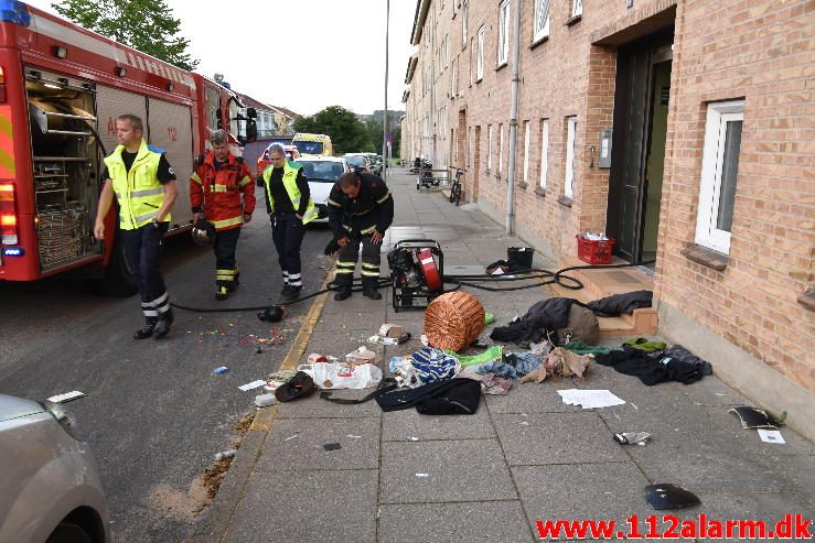 Brand i Etageejendom. Roarsvej 15 i Vejle. 09/08-2016. Kl. 5:38.