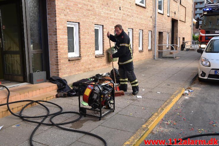 Brand i Etageejendom. Roarsvej 15 i Vejle. 09/08-2016. Kl. 5:38.