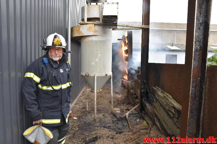 Brand i industri. Strandgade 38 på Vejle Havn. 13/08-2016. Kl. 17:09.