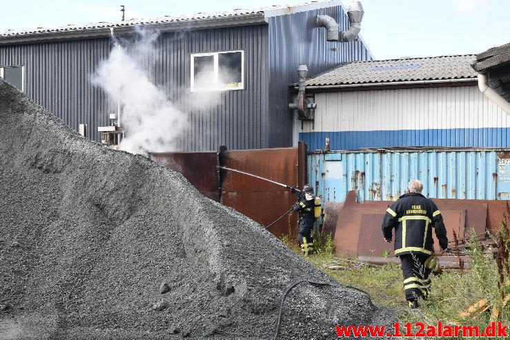 Brand i industri. Strandgade 38 på Vejle Havn. 13/08-2016. Kl. 17:09.