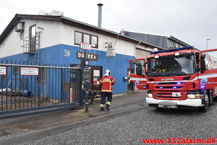 Brand i industri. Strandgade 38 på Vejle Havn. 13/08-2016. Kl. 17:09.