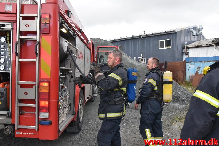 Brand i industri. Strandgade 38 på Vejle Havn. 13/08-2016. Kl. 17:09.