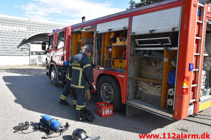 Brand i Industribygning. Isabellahøj i Vejle. 18/08-2016. Kl. 15:24.