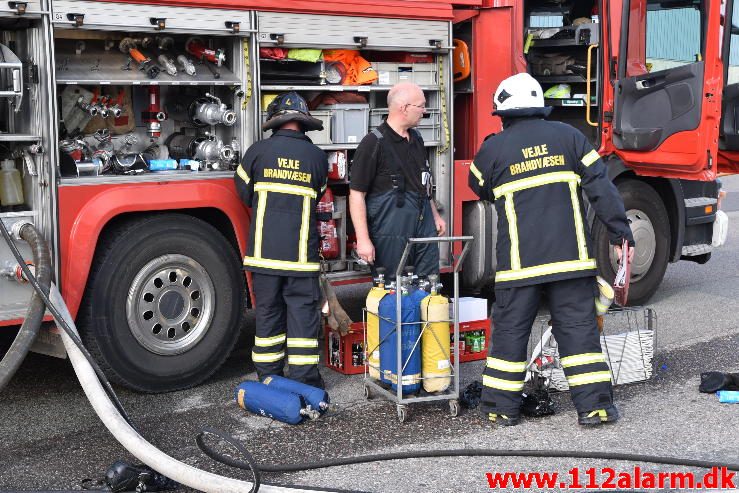 Brand i Industribygning. Isabellahøj i Vejle. 18/08-2016. Kl. 15:24.