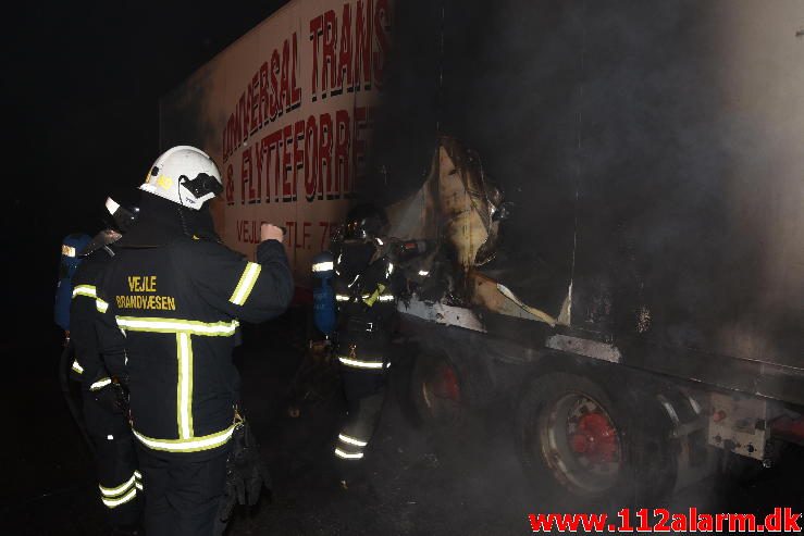 Brand-Lastbil/Bus. Boulevarden 42 i Vejle. 22/08-2016. KL. 01:57.