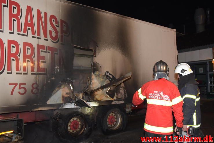 Brand-Lastbil/Bus. Boulevarden 42 i Vejle. 22/08-2016. KL. 01:57.