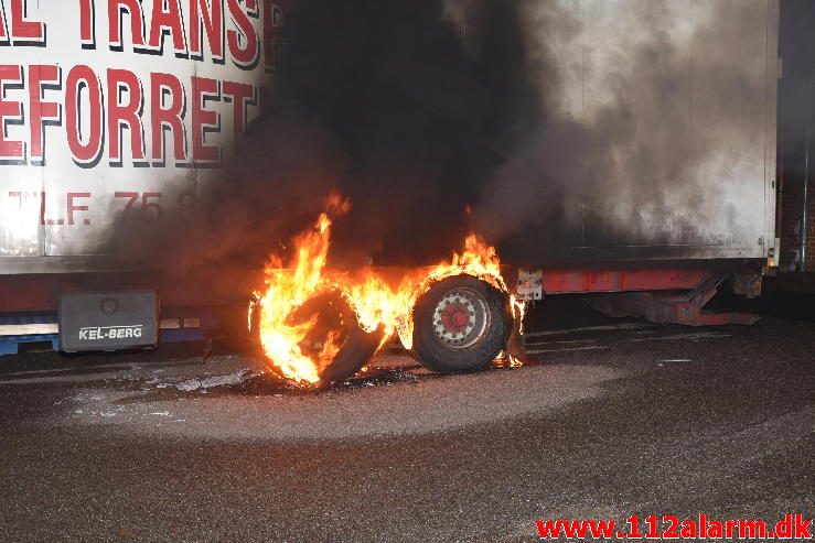 Brand-Lastbil/Bus. Boulevarden 42 i Vejle. 22/08-2016. KL. 01:57.