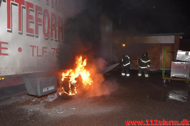 Brand-Lastbil/Bus. Boulevarden 42 i Vejle. 22/08-2016. KL. 01:57.