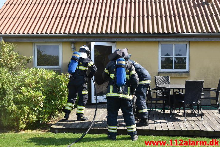 Gårdbrand. Rødmosevej Tiufkær i Viuf. 26/08-2016. Kl. 13:02.