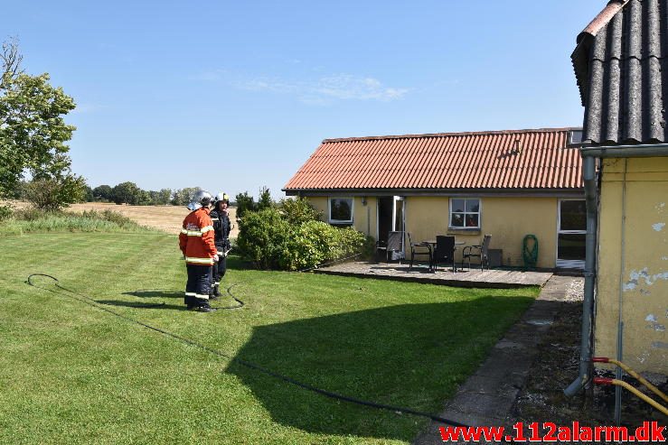 Gårdbrand. Rødmosevej Tiufkær i Viuf. 26/08-2016. Kl. 13:02.