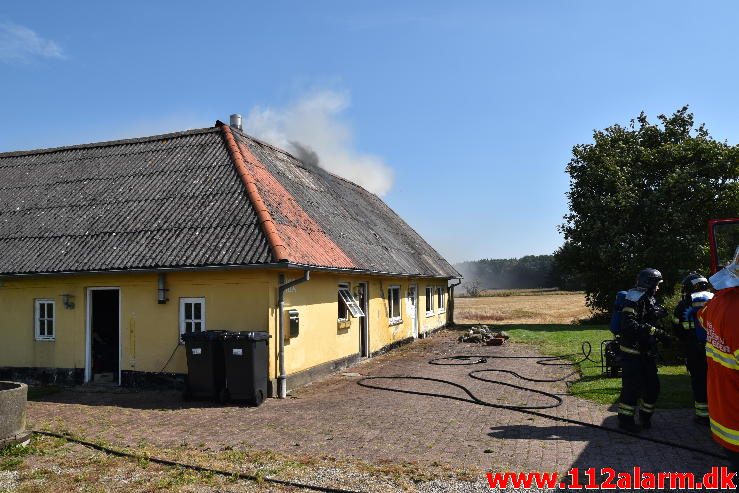 Gårdbrand. Rødmosevej Tiufkær i Viuf. 26/08-2016. Kl. 13:02.