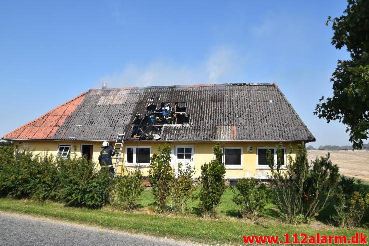 Gårdbrand. Rødmosevej Tiufkær i Viuf. 26/08-2016. Kl. 13:02.