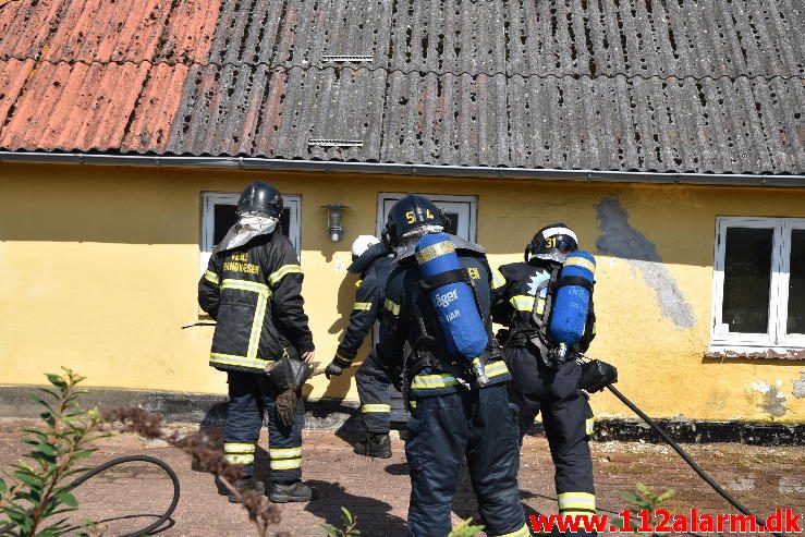 Gårdbrand. Rødmosevej Tiufkær i Viuf. 26/08-2016. Kl. 13:02.