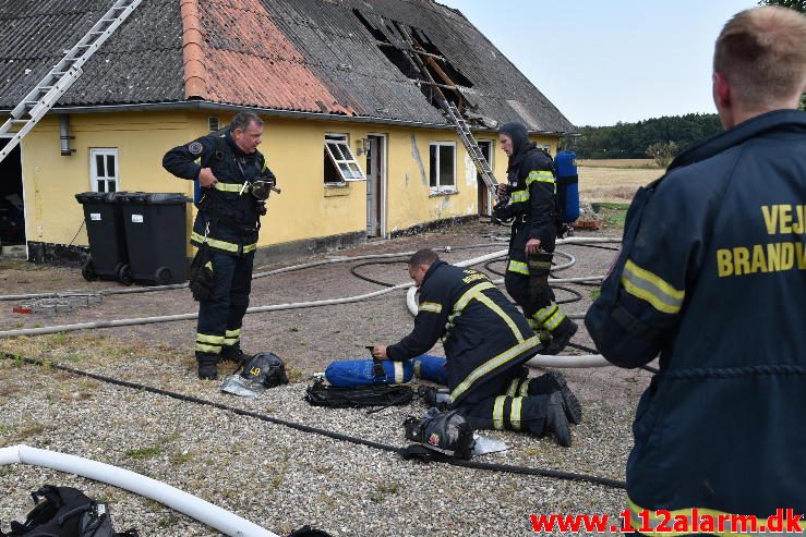 Gårdbrand. Rødmosevej Tiufkær i Viuf. 26/08-2016. Kl. 13:02.