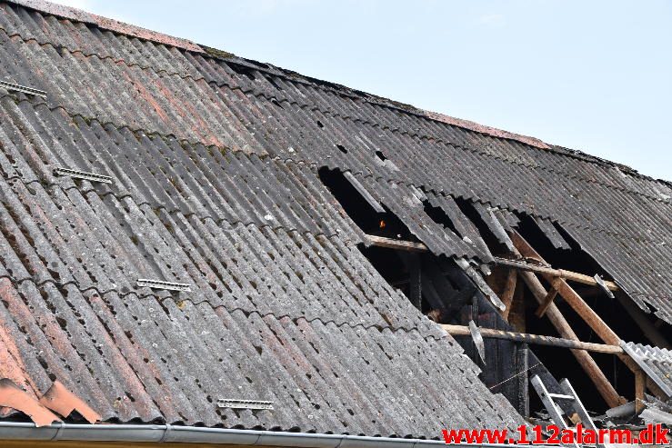 Gårdbrand. Rødmosevej Tiufkær i Viuf. 26/08-2016. Kl. 13:02.