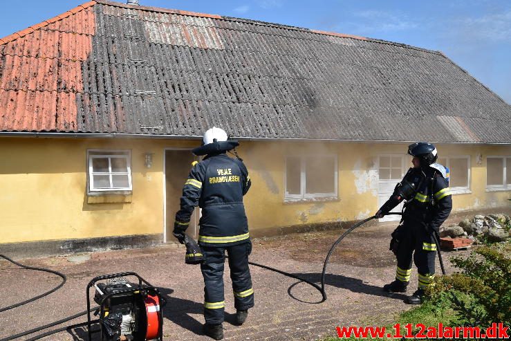 Gårdbrand. Rødmosevej Tiufkær i Viuf. 26/08-2016. Kl. 13:02.