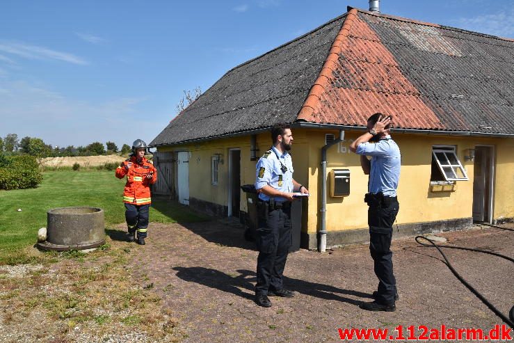 Gårdbrand. Rødmosevej Tiufkær i Viuf. 26/08-2016. Kl. 13:02.