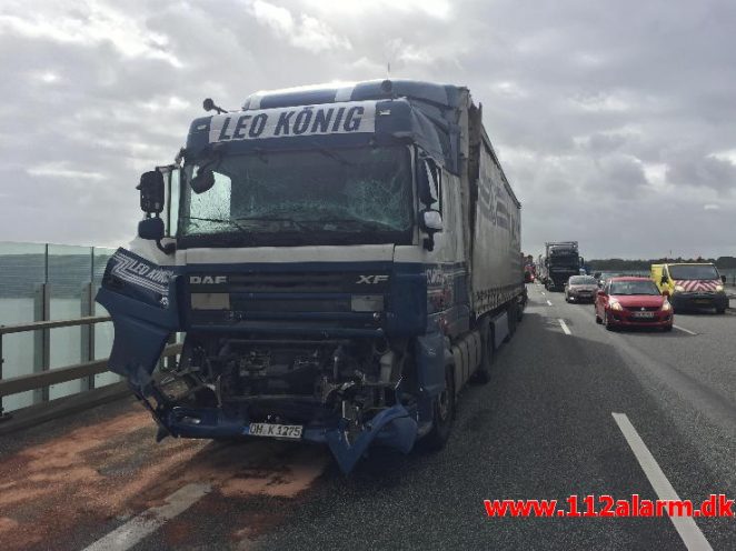 FUH fastklemt. Midt på Vejle fjordbroen. 28/09-2016. Kl. 11:37.