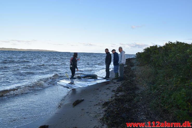 Redning/drukneulykke. Mørkholt Strand. 3/10-2016. Kl. 16:49.