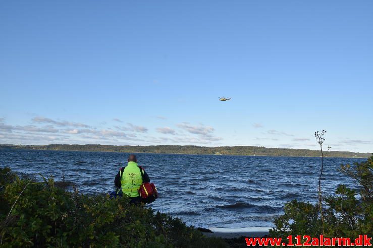 Redning/drukneulykke. Mørkholt Strand. 3/10-2016. Kl. 16:49.