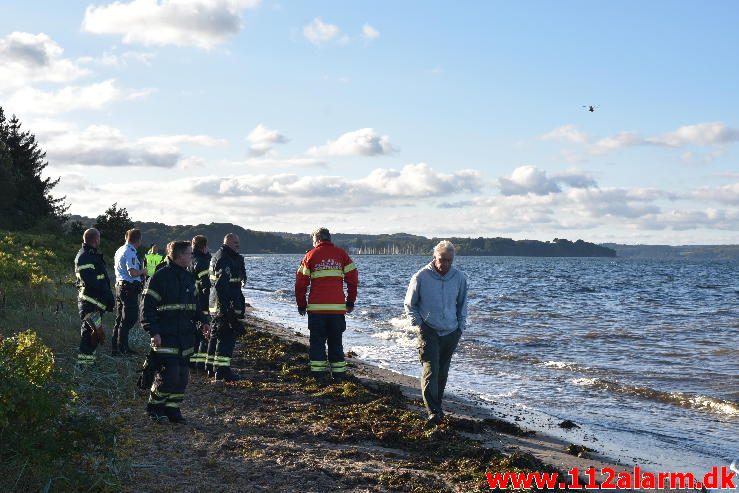 Redning/drukneulykke. Mørkholt Strand. 3/10-2016. Kl. 16:49.