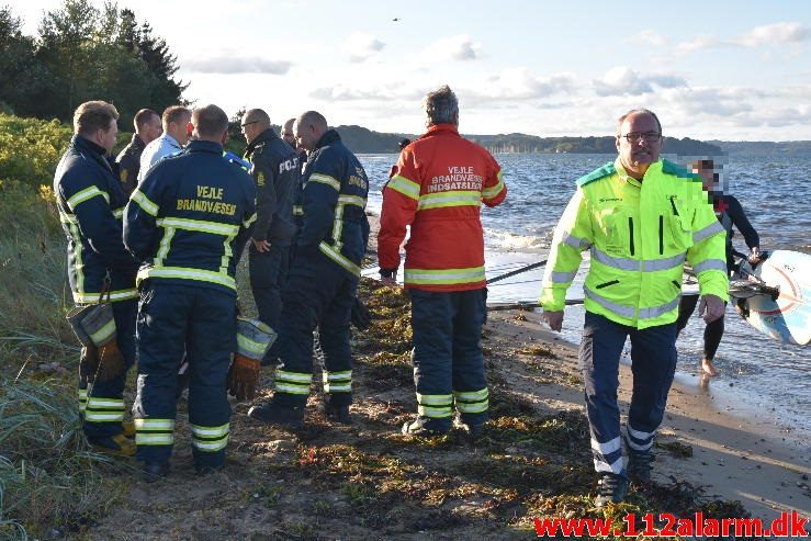 Redning/drukneulykke. Mørkholt Strand. 3/10-2016. Kl. 16:49.