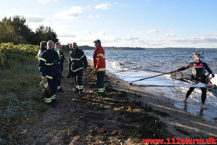 Redning/drukneulykke. Mørkholt Strand. 3/10-2016. Kl. 16:49.