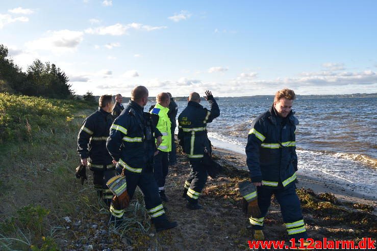 Redning/drukneulykke. Mørkholt Strand. 3/10-2016. Kl. 16:49.