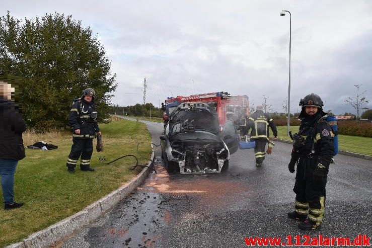 Brand i bil. Stiftvej i Vejle. 09/10-2016. Kl. 13:59.