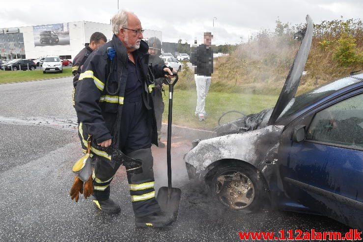 Brand i bil. Stiftvej i Vejle. 09/10-2016. Kl. 13:59.