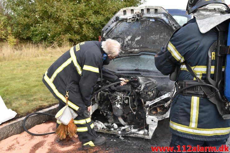 Brand i bil. Stiftvej i Vejle. 09/10-2016. Kl. 13:59.