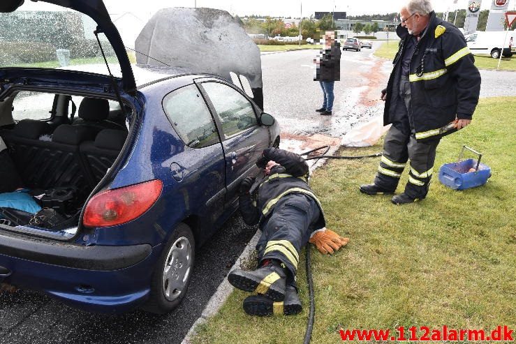 Brand i bil. Stiftvej i Vejle. 09/10-2016. Kl. 13:59.