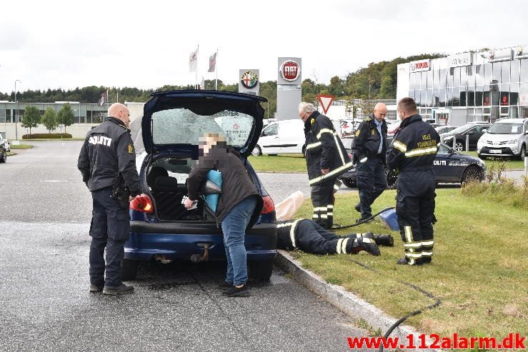 Brand i bil. Stiftvej i Vejle. 09/10-2016. Kl. 13:59.