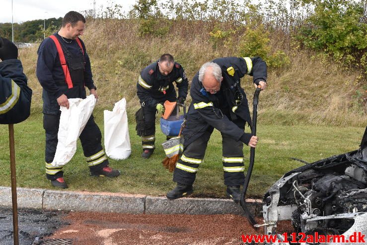 Brand i bil. Stiftvej i Vejle. 09/10-2016. Kl. 13:59.